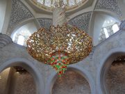  Sheikki Zayedin moskeijan kullattu lamppu
